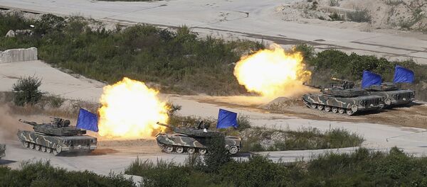 Ejercicios de Corea del Sur en la zona desmilitarizada que separa las dos Coreas - Sputnik Mundo