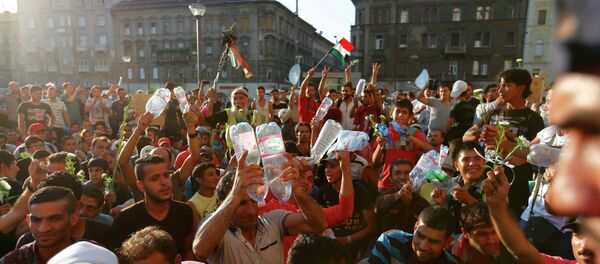 Migrantes en Budapest - Sputnik Mundo