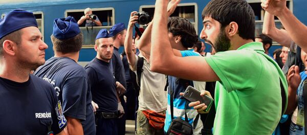 Inmigrantes ilegales en Hungría - Sputnik Mundo