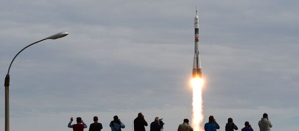 Cohete Soyuz despega con nueva expedición a la EEI Cohete Soyuz despega con nueva expedición a la EEI - Sputnik Mundo
