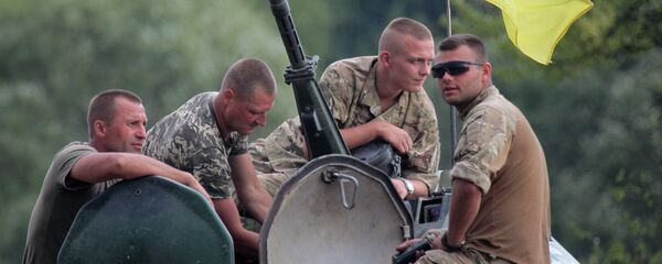 Soldados ucranianos en una base militar cerca de la ciudad de Zhitomir, Ucrania - Sputnik Mundo