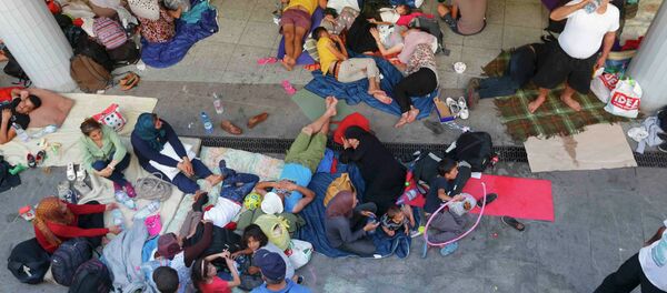 Refugiados en una estación del metro en Budapest - Sputnik Mundo