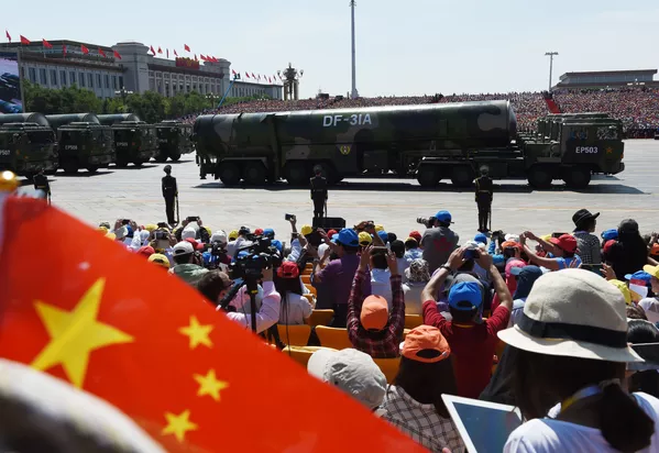 El grandioso desfile militar en Pekin El grandioso desfile militar en Pekin - Sputnik Mundo