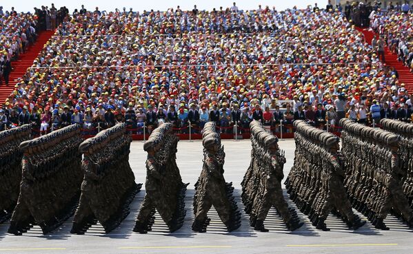 El grandioso desfile militar en Pekin - Sputnik Mundo