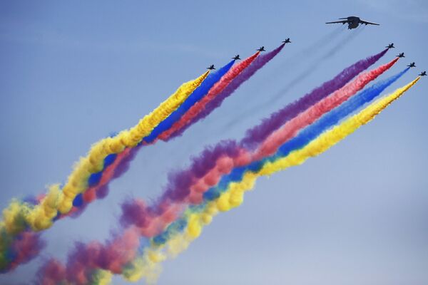 El grandioso desfile militar en Pekin - Sputnik Mundo