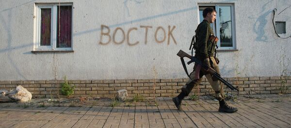 Un miliciano en la región de Donetsk - Sputnik Mundo