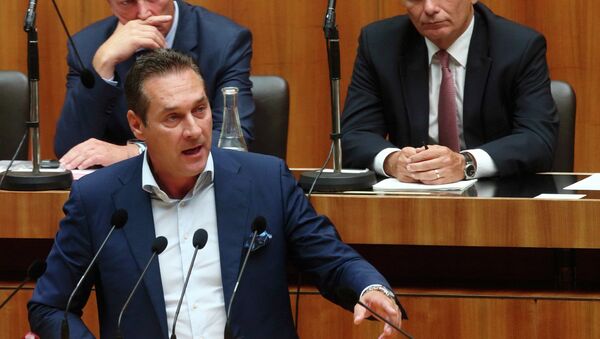 Heinz-Christian Strache, presidente del Partido de la Libertad de Austria (FPÖ), durante la sesión parlamentaria en Viena, el 1 de septiembre, 2015 - Sputnik Mundo