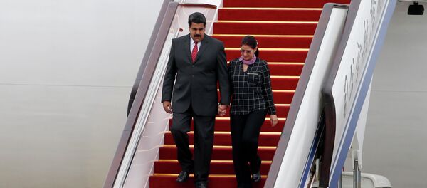 El presidente de Venezuela, Nicolás Maduro, y la primera dama del país, Cilia Flores, llegan a China - Sputnik Mundo