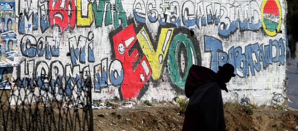 Eslogan en apoyo del presidente Evo Morales pintado en una pared en La Paz, Bolivia, 2014 - Sputnik Mundo