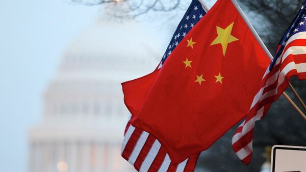 The People's Republic of China flag and the U.S. Stars and Stripes fly along Pennsylvania Avenue near the U.S. Capitol in Washington - Sputnik Mundo