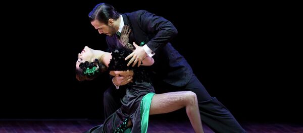 Ezequiel Lopez and Camila Alegre of Argentina compete in the stage category at the World Tango Championship final in Buenos Aires, Argentina, Thursday, Aug. 27, 2015. - Sputnik Mundo