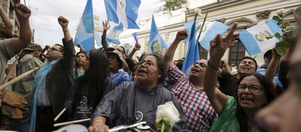 Manifestación frente al Congreso de Guatemala, el 1 de septiembre, 2015 - Sputnik Mundo
