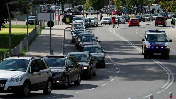 Un grupo de 140 coches deja de Vienna a Hungría - Sputnik Mundo