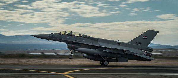 Caza F-16 de la Fuerza Aérea de Irak - Sputnik Mundo