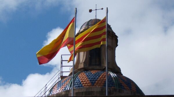 Banderas de España y Cataluña - Sputnik Mundo