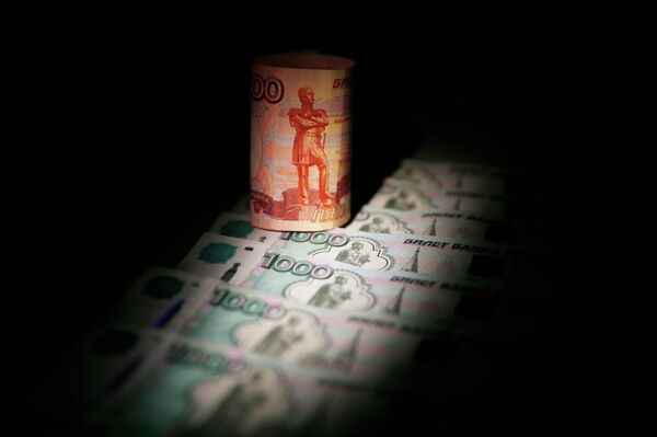 Russian rouble banknotes are seen in this file illustration picture taken in Moscow September 30, 2014. - Sputnik Mundo