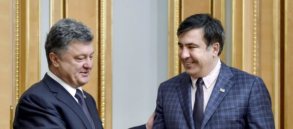 El líder del Movimiento de Nuevas Fuerzas, Mijaíl Saakashvili, y el presidente Ucraniano Petró Poroshenko (archivo) - Sputnik Mundo