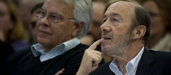 Felipe González, expresidente de España, y Alfredo Pérez Rubalcaba, exsecretario general del PSOE (archivo) Felipe González, expresidente de España, y Alfredo Pérez Rubalcaba, exsecretario general del PSOE (archivo) - Sputnik Mundo