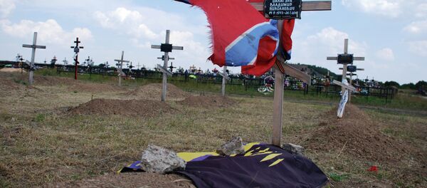 Tumba en Donbás - Sputnik Mundo