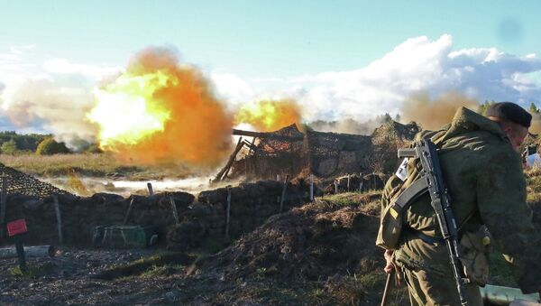 Prácticas de tiro con un cañón autopropulsado Guiatsint - Sputnik Mundo