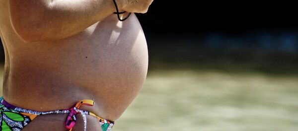 Una mujer embarazada (imagen referencial) - Sputnik Mundo