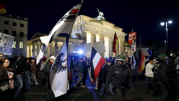 Manifestación del movimiento Pegida en Berlin, el 7 de septiembre, 2015 - Sputnik Mundo