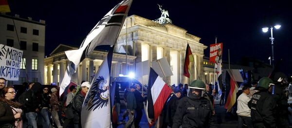Manifestación del movimiento Pegida en Berlin, el 7 de septiembre, 2015 - Sputnik Mundo