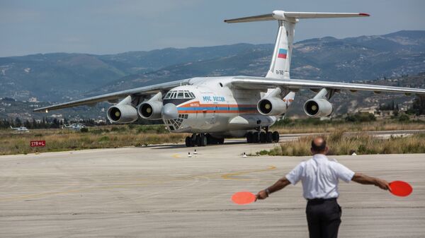 Avión ruso con ayuda humanitaria en Siria - Sputnik Mundo