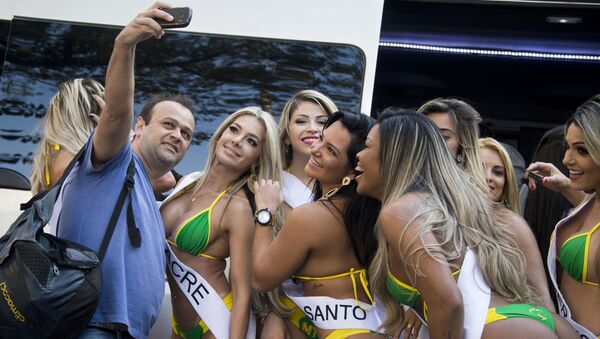 Participantes del certamen Miss Bumbum Brasil 2015 (archivo) - Sputnik Mundo
