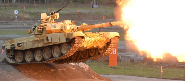 Tanque T-90A en la feria internacional de armas RAE 2015 - Sputnik Mundo