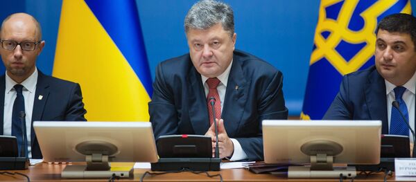 Primer ministro de Ucrania, Arseni Yatseniuk, y presidente de Ucrania, Petró Poroshenko - Sputnik Mundo