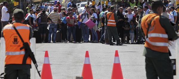Gente en la frontera venezolano-colombiana (archivo) - Sputnik Mundo