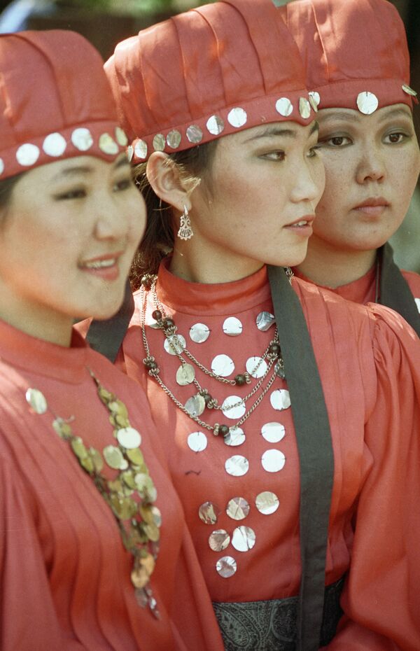 Los insólitos trajes nacionales - Sputnik Mundo