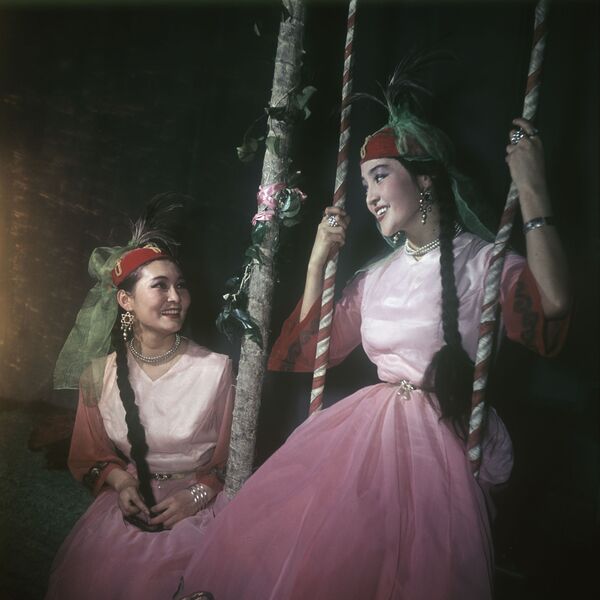 Los insólitos trajes nacionales - Sputnik Mundo