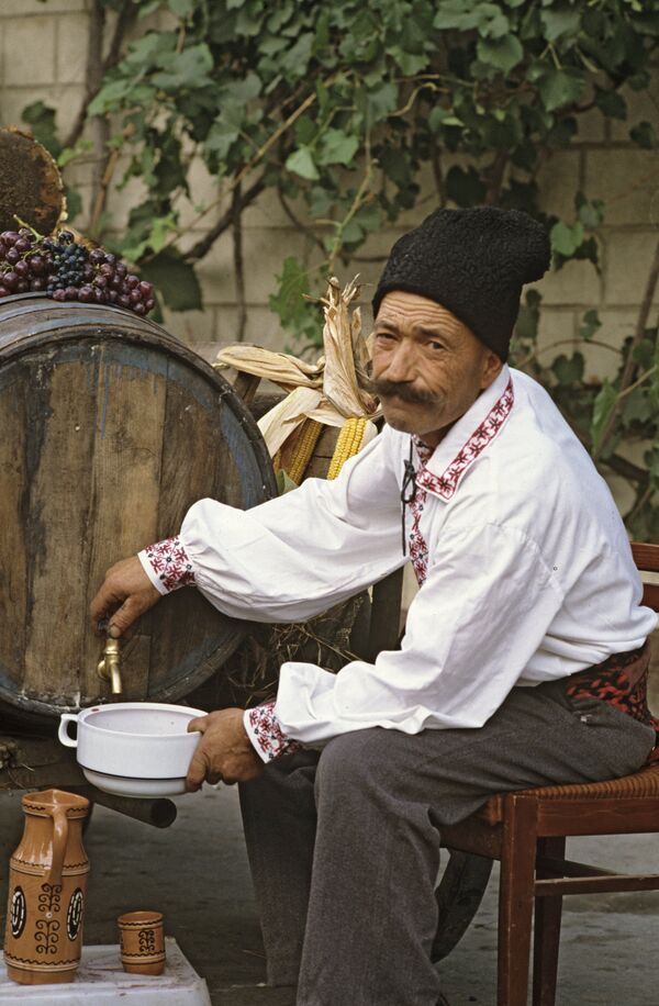 Los insólitos trajes nacionales - Sputnik Mundo