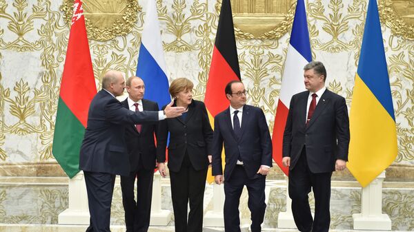 El presidente bielorruso, Alexander Lukashenko, el presidente ruso Vladímir Putin, la  ex canciller alemana Angela Merkel, el expresidente de Francia Francois Hollande y el expresidente ucraniano Petro Poroshenko (archivo) - Sputnik Mundo