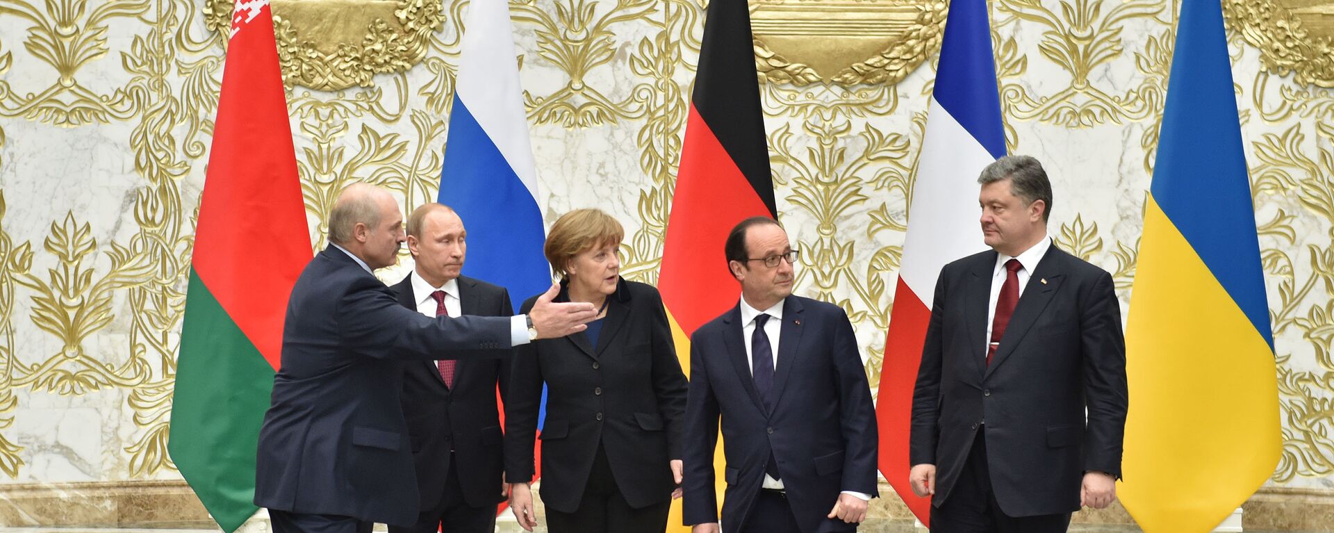 El presidente bielorruso, Alexander Lukashenko, el presidente ruso Vladímir Putin, la  ex canciller alemana Angela Merkel, el expresidente de Francia Francois Hollande y el expresidente ucraniano Petro Poroshenko (archivo) - Sputnik Mundo, 1920, 21.02.2023