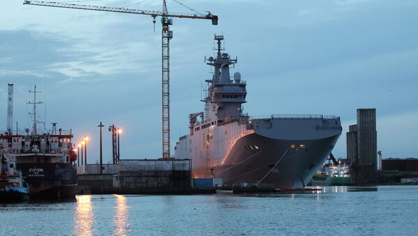 Portahelicóptero Vladivostok de la clase Mistral en Saint-Nazaire - Sputnik Mundo