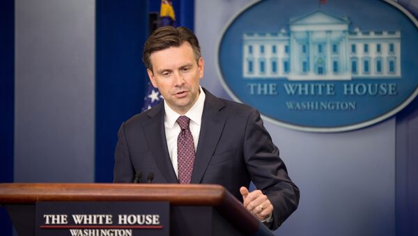 Josh Earnest, portavoz de la Casa Blanca - Sputnik Mundo