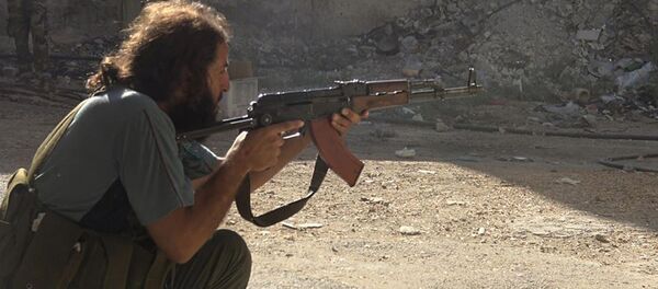 Un militante del Estado Islámico en el barrio Qadam de Damasco, Siria Un militante del Estado Islámico en el barrio Qadam de Damasco, Siria - Sputnik Mundo