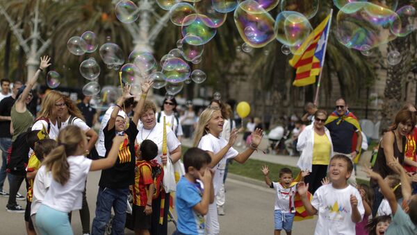 Partidarios de la independencia de Cataluña en Barcelona - Sputnik Mundo