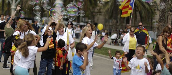 Partidarios de la independencia de Cataluña en Barcelona - Sputnik Mundo