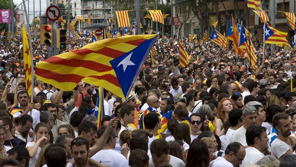 Partidarios de la independencia de Cataluña en Barcelona - Sputnik Mundo