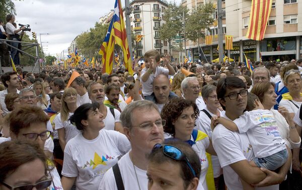 Partidarios de la independencia de Cataluña en Barcelona - Sputnik Mundo
