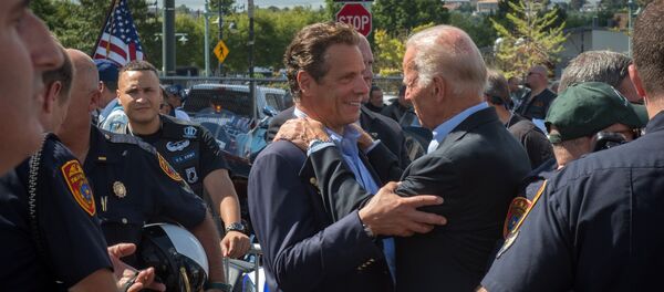 El gobernador de Nueva York, Andrew Cuomo, y el vicepresidente de EEUU, Joe Biden - Sputnik Mundo