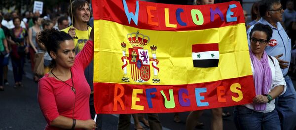 Miles de personas apoyan en España la acogida de los refugiados - Sputnik Mundo