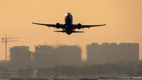 Avión despega del aeropuerto Sheremétievo en Moscú - Sputnik Mundo