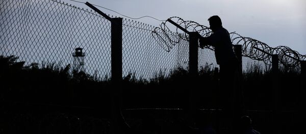 Construcción de una valla fronteriza entre Hungría y Serbia - Sputnik Mundo