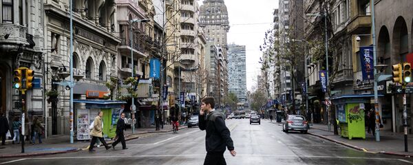 Huelga de 24 horas en reclamo de aumentos salariales y en rechazo a la participación de Uruguay en el TiSA Huelga de 24 horas en reclamo de aumentos salariales y en rechazo a la participación de Uruguay en el TiSA - Sputnik Mundo