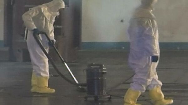 Trabajadores en el reactor nuclear norcoreano de Yongbyon (archivo) - Sputnik Mundo